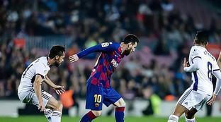 在一场充满 在一场充满